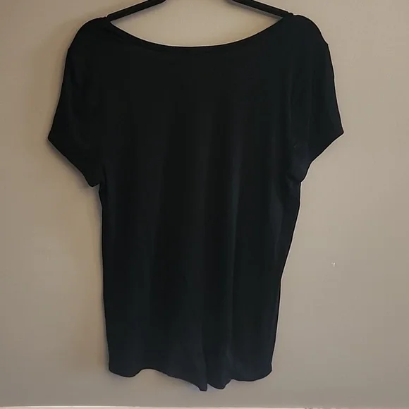 White House Black Market Classic Black Tee - Picture 4 of 9